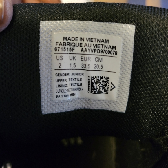 Boy's converse - Picture 3 of 3